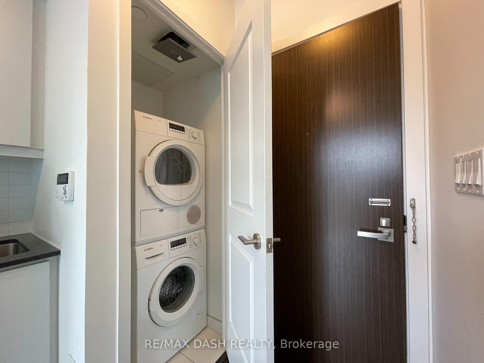 Photo 5 of Unit 1005, 1 The Esplanade Drive, Toronto, Waterfront Communities — HOMEH