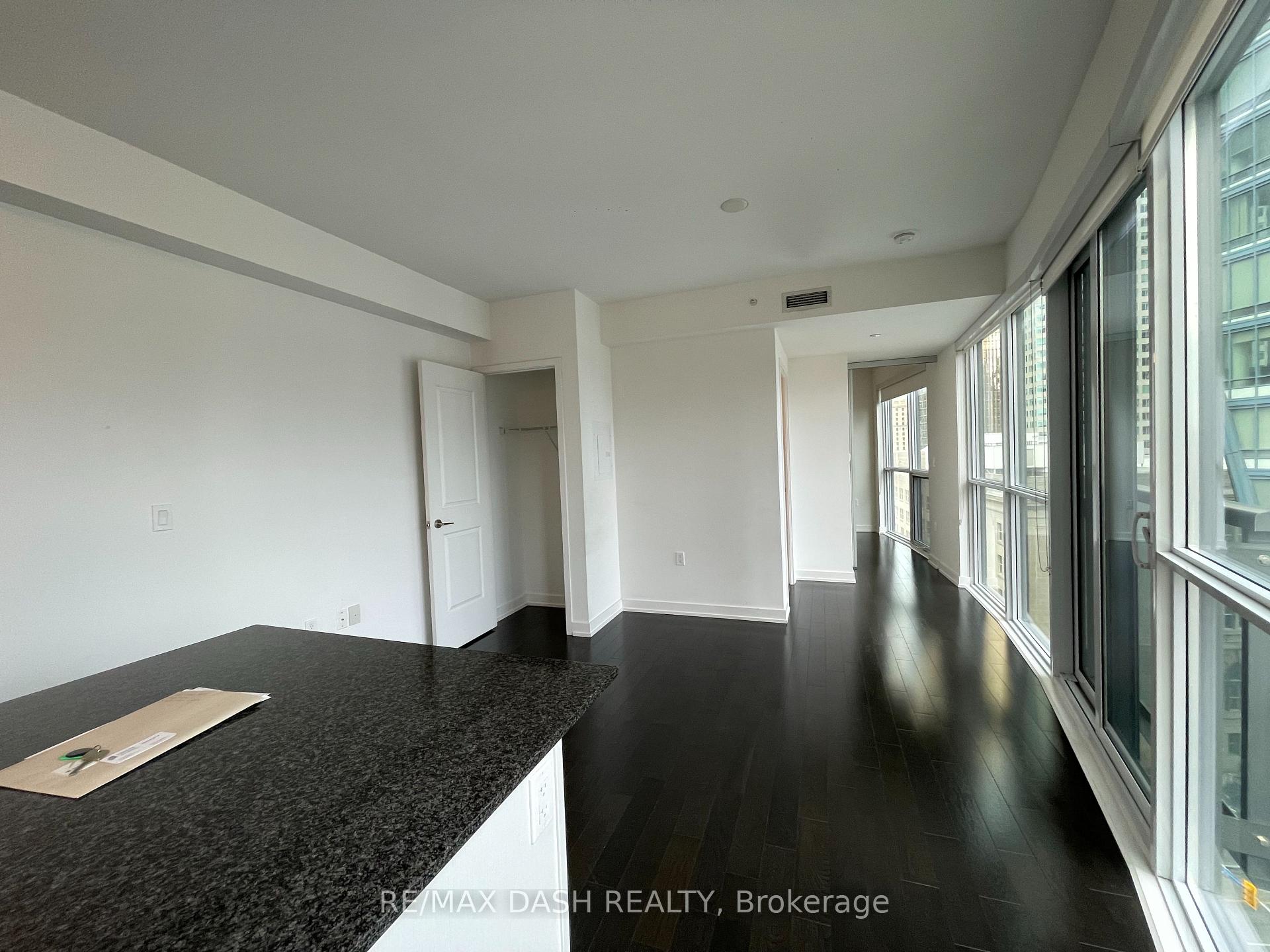 Photo 6 of Unit 1005, 1 The Esplanade Drive, Toronto, Waterfront Communities — HOMEH