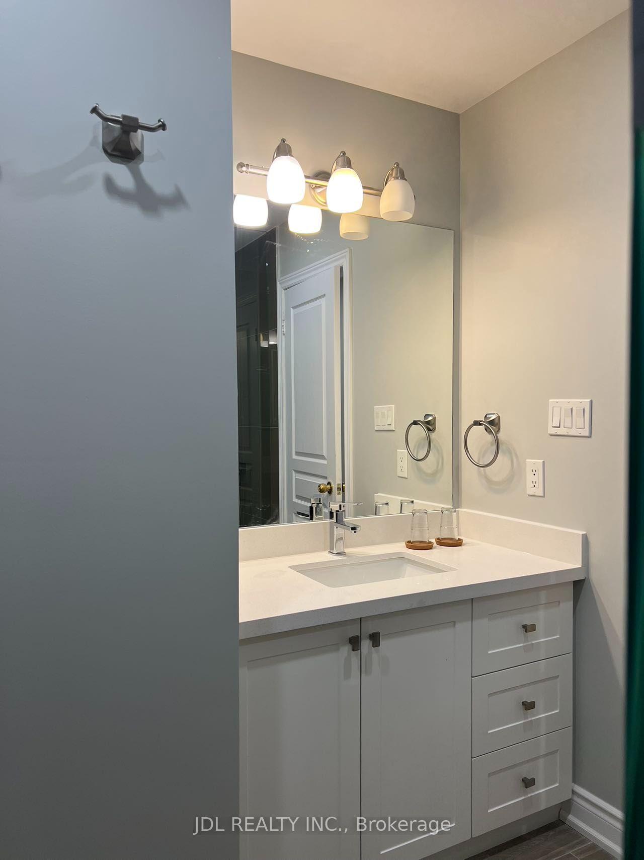 Photo 3 of 72 Port Arthur Crescent, Richmond Hill, Jefferson — HOMEH