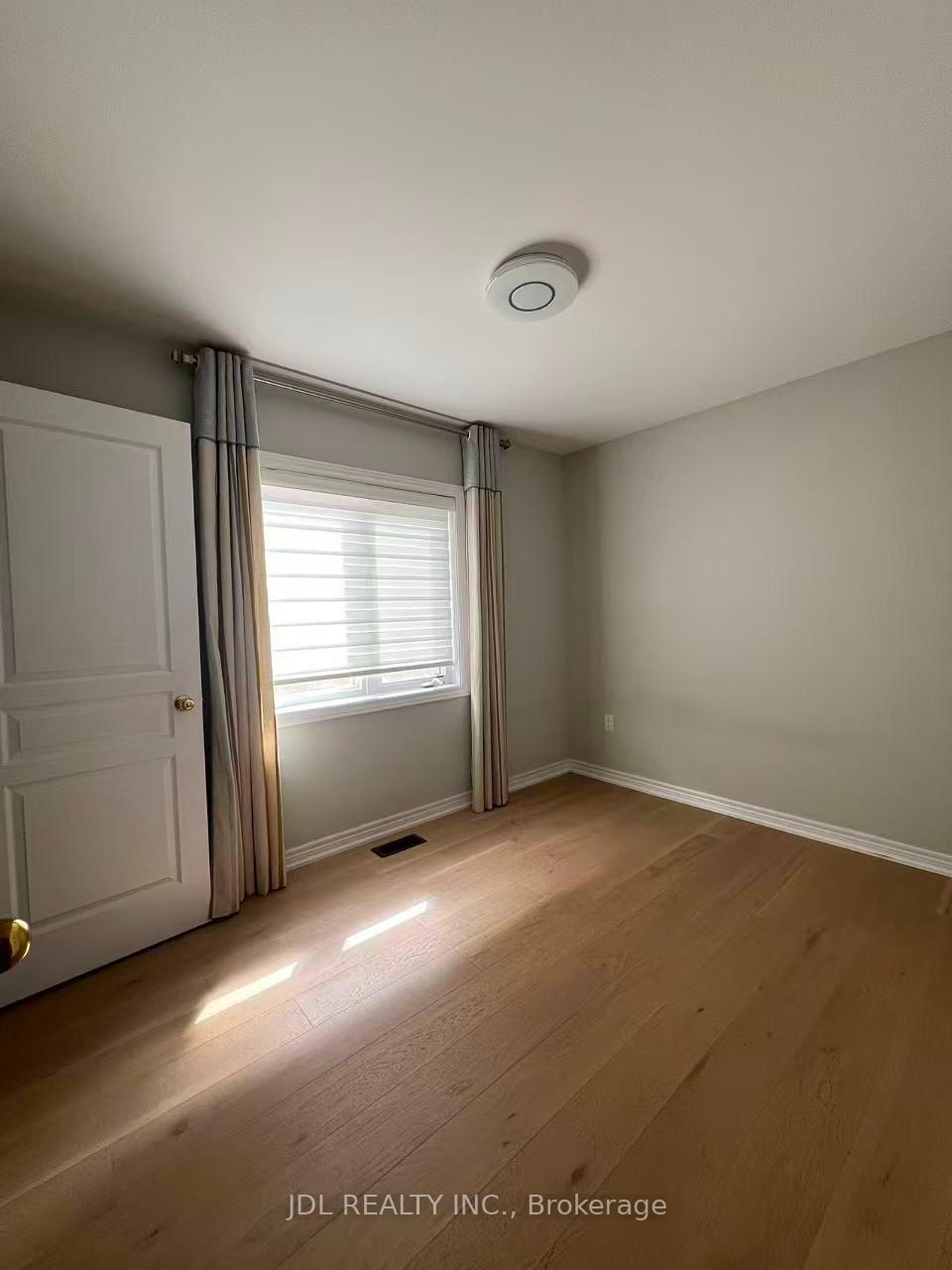 Photo 4 of 72 Port Arthur Crescent, Richmond Hill, Jefferson — HOMEH