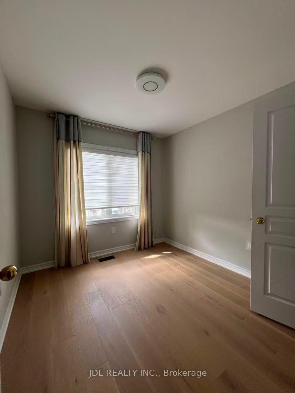 Photo 6 of 72 Port Arthur Crescent, Richmond Hill, Jefferson — HOMEH