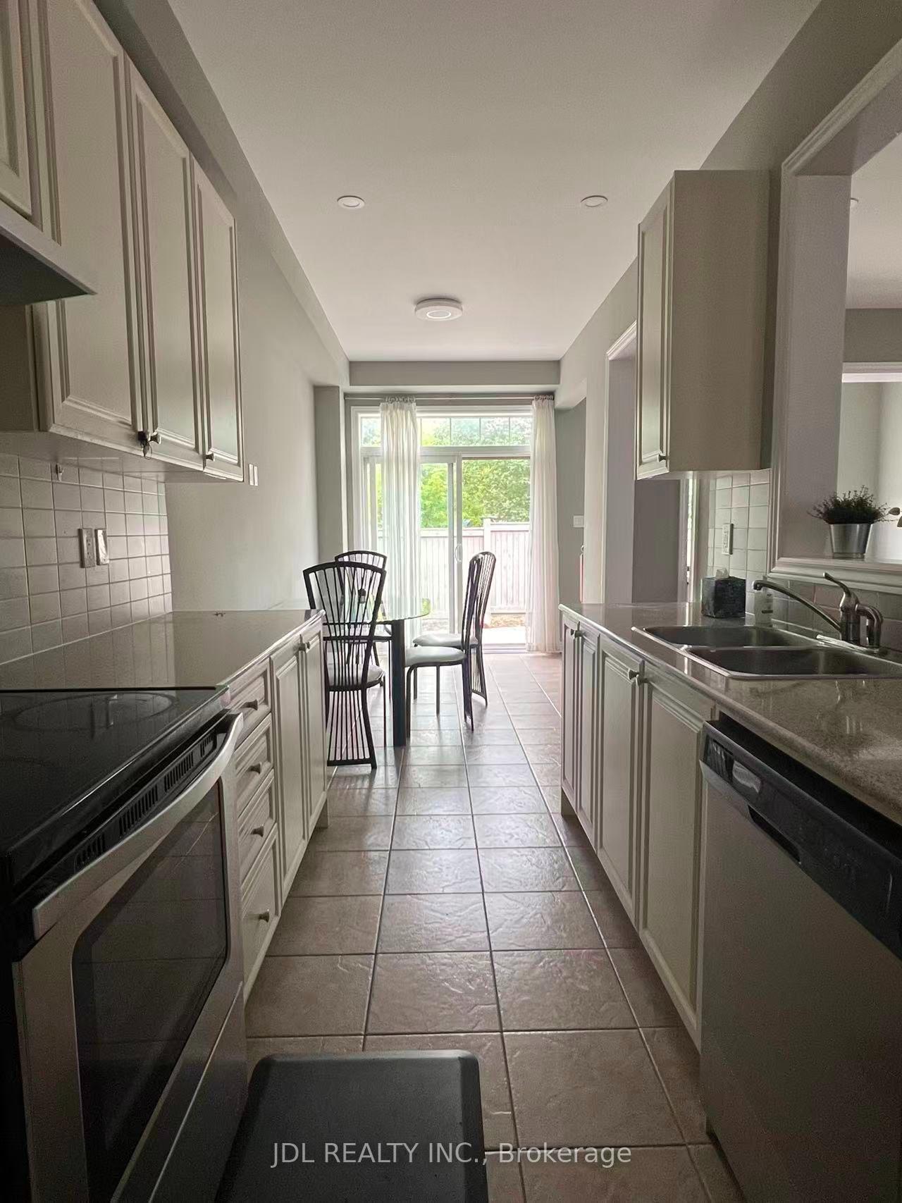 Photo 9 of 72 Port Arthur Crescent, Richmond Hill, Jefferson — HOMEH