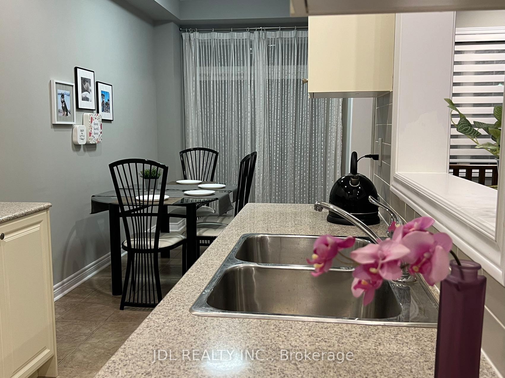 Photo 11 of 72 Port Arthur Crescent, Richmond Hill, Jefferson — HOMEH
