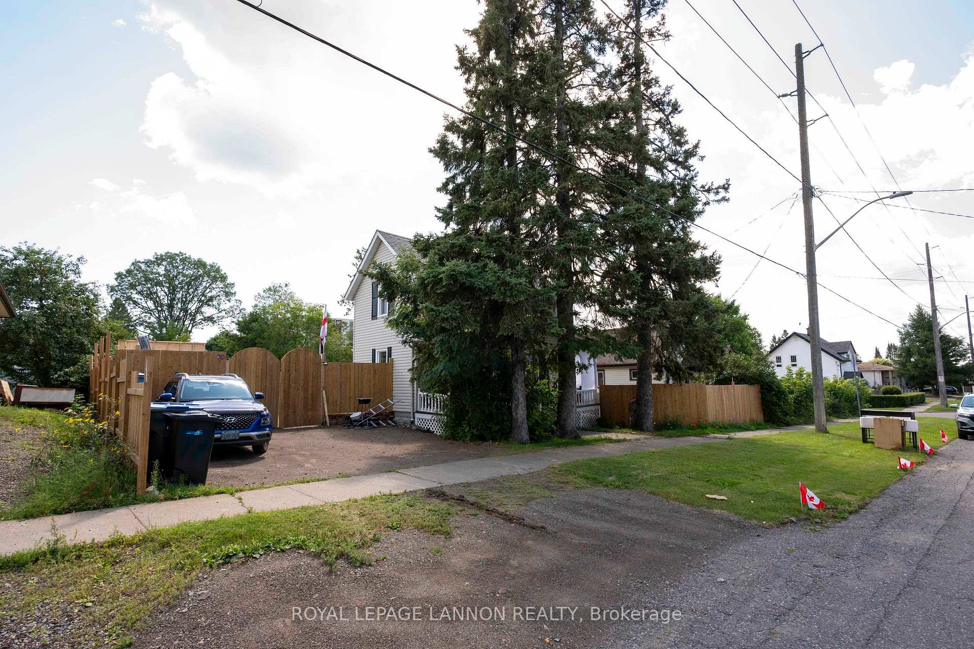 Photo 3 of 73 Empress Ave N, Thunder Bay, College Heights — HOMEH