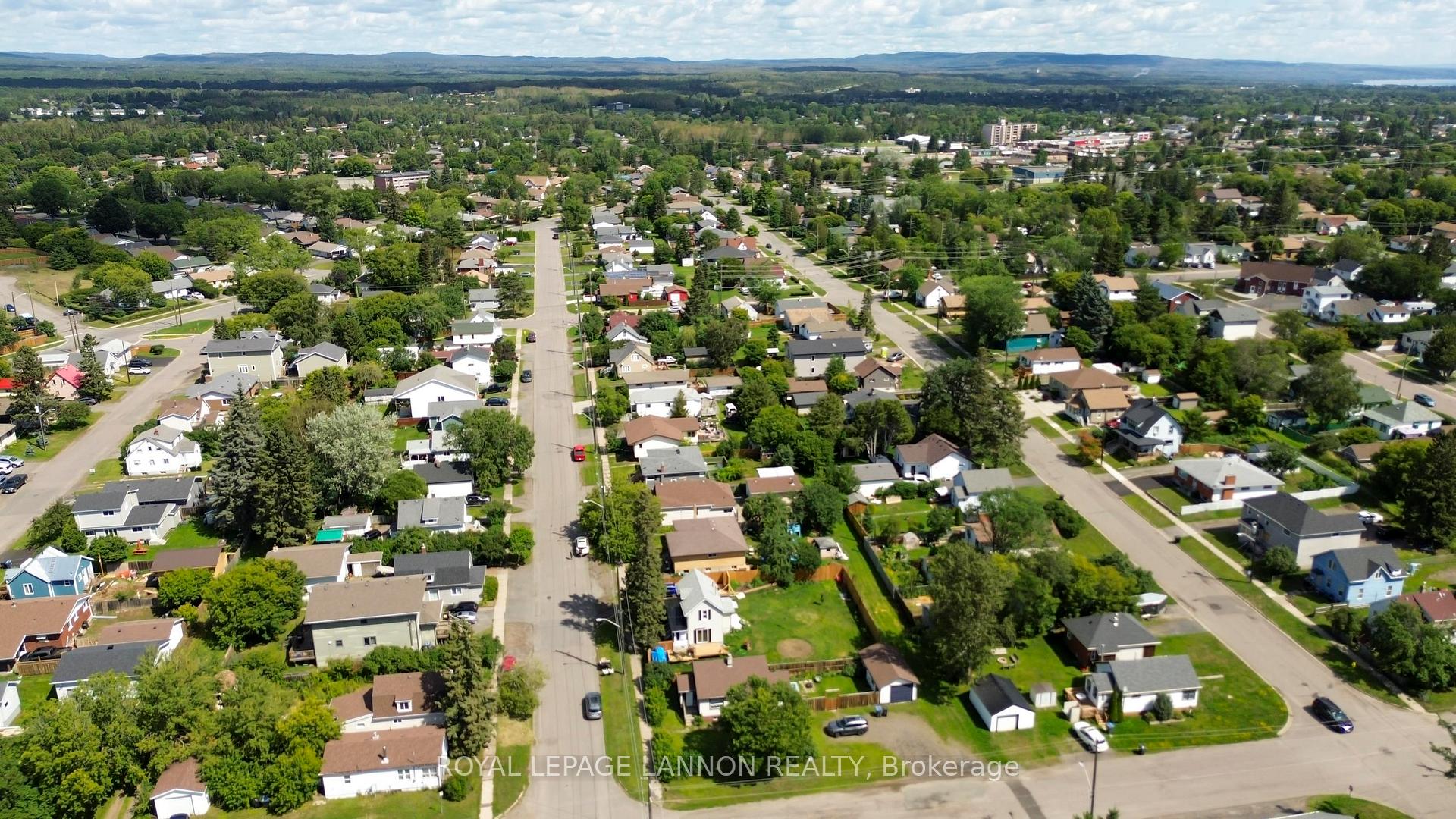 Photo 5 of 73 Empress Ave N, Thunder Bay, College Heights — HOMEH