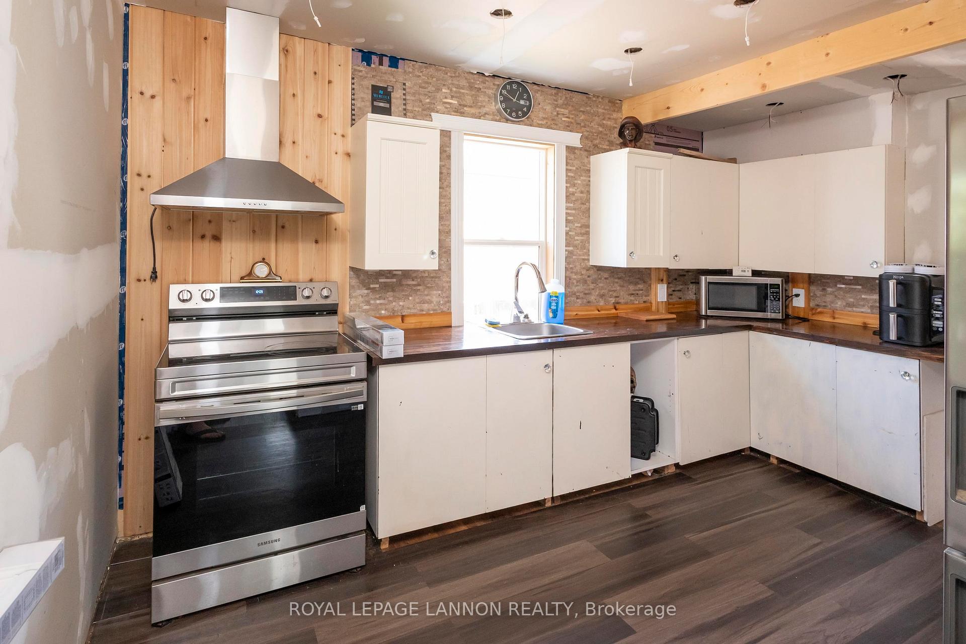 Photo 23 of 73 Empress Ave N, Thunder Bay, College Heights — HOMEH