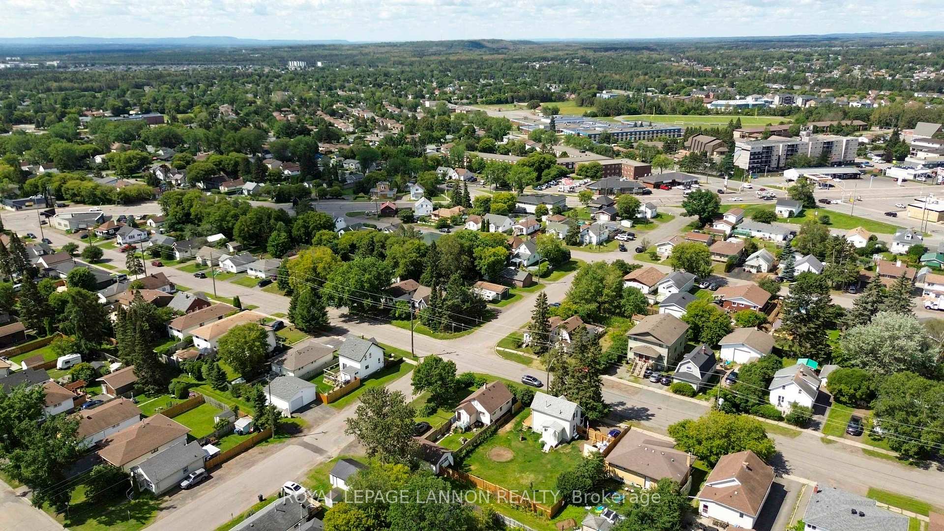 Photo 39 of 73 Empress Ave N, Thunder Bay, College Heights — HOMEH