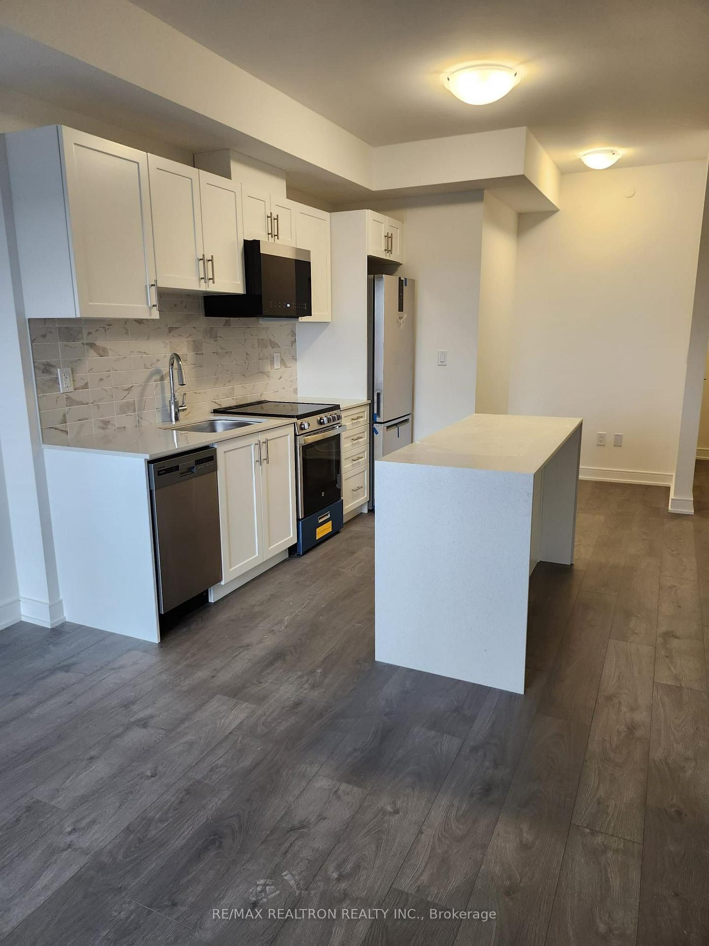 Photo 5 of Unit A1309, 705 Davis Drive, Newmarket, Huron Heights-Leslie Valley — HOMEH