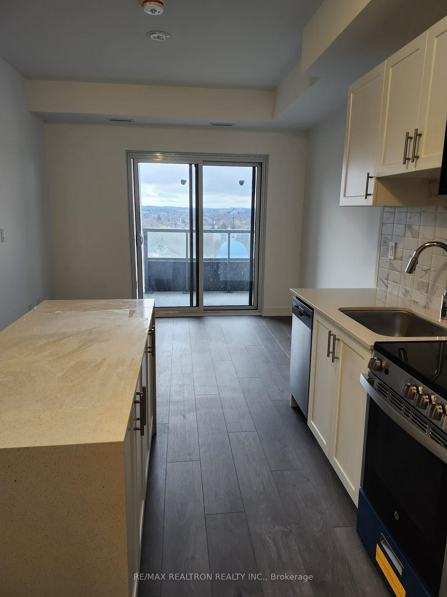 Photo 6 of Unit A1309, 705 Davis Drive, Newmarket, Huron Heights-Leslie Valley — HOMEH