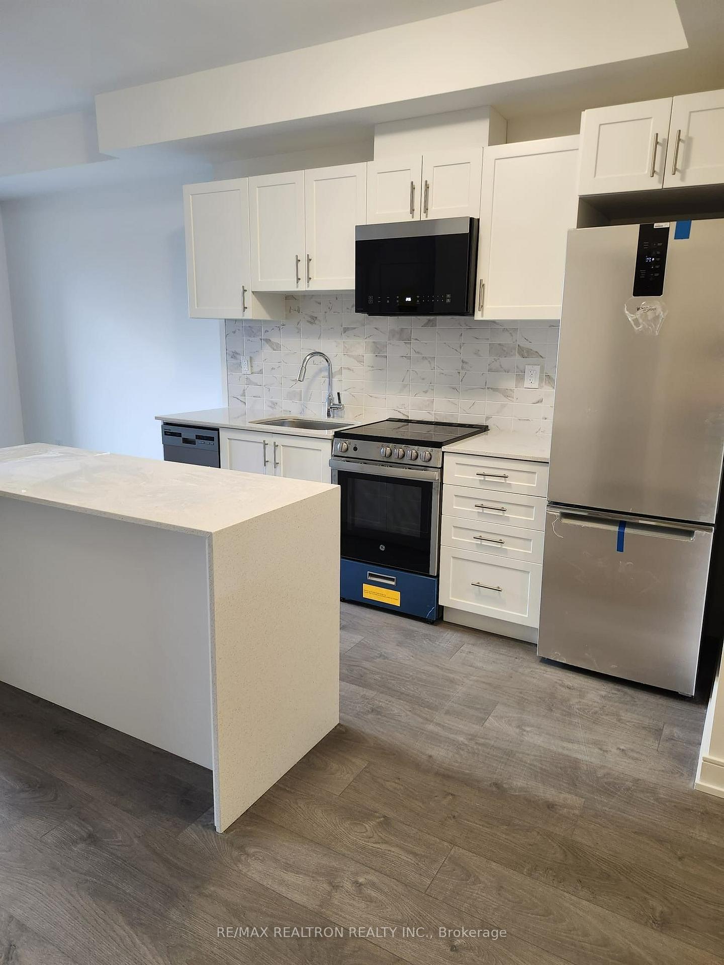 Photo 14 of Unit A1309, 705 Davis Drive, Newmarket, Huron Heights-Leslie Valley — HOMEH