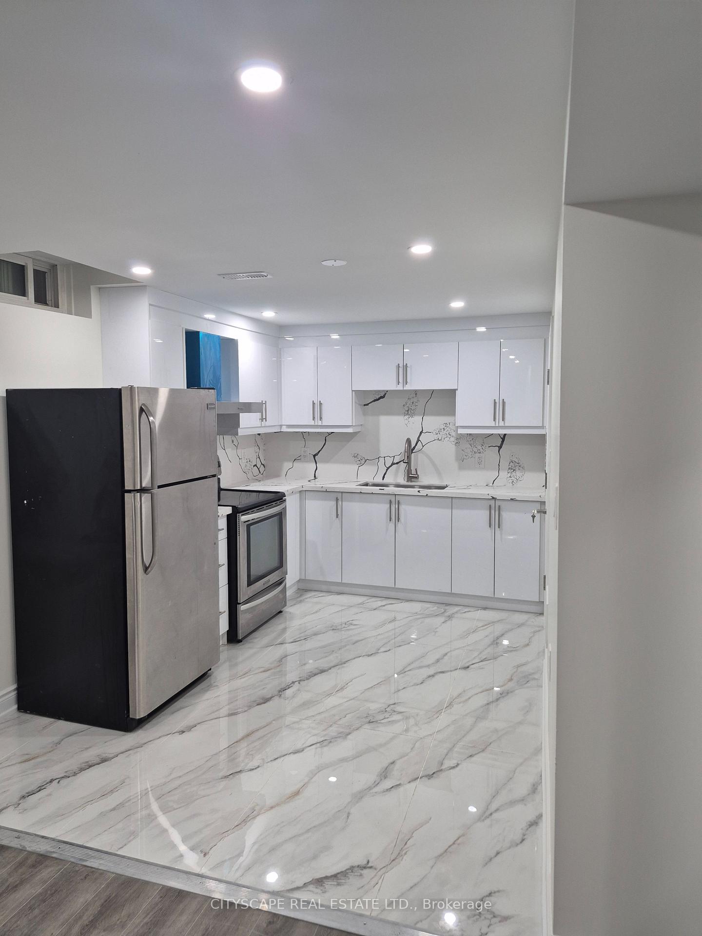 Photo 3 of Unit Bsmt, 1667 Summergrove Crescent, Mississauga, East Credit — HOMEH