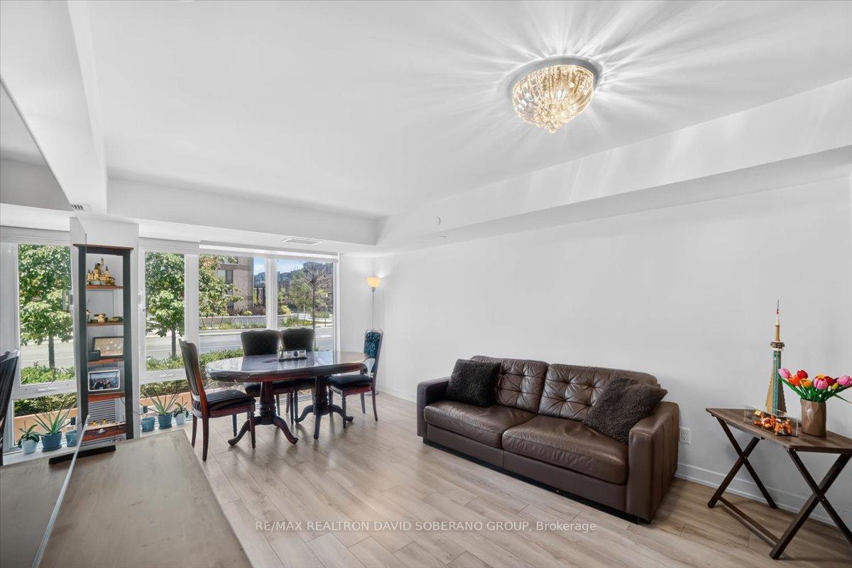 Photo 3 of Unit 4, 112 Varna Drive, Toronto, Englemount-Lawrence — HOMEH