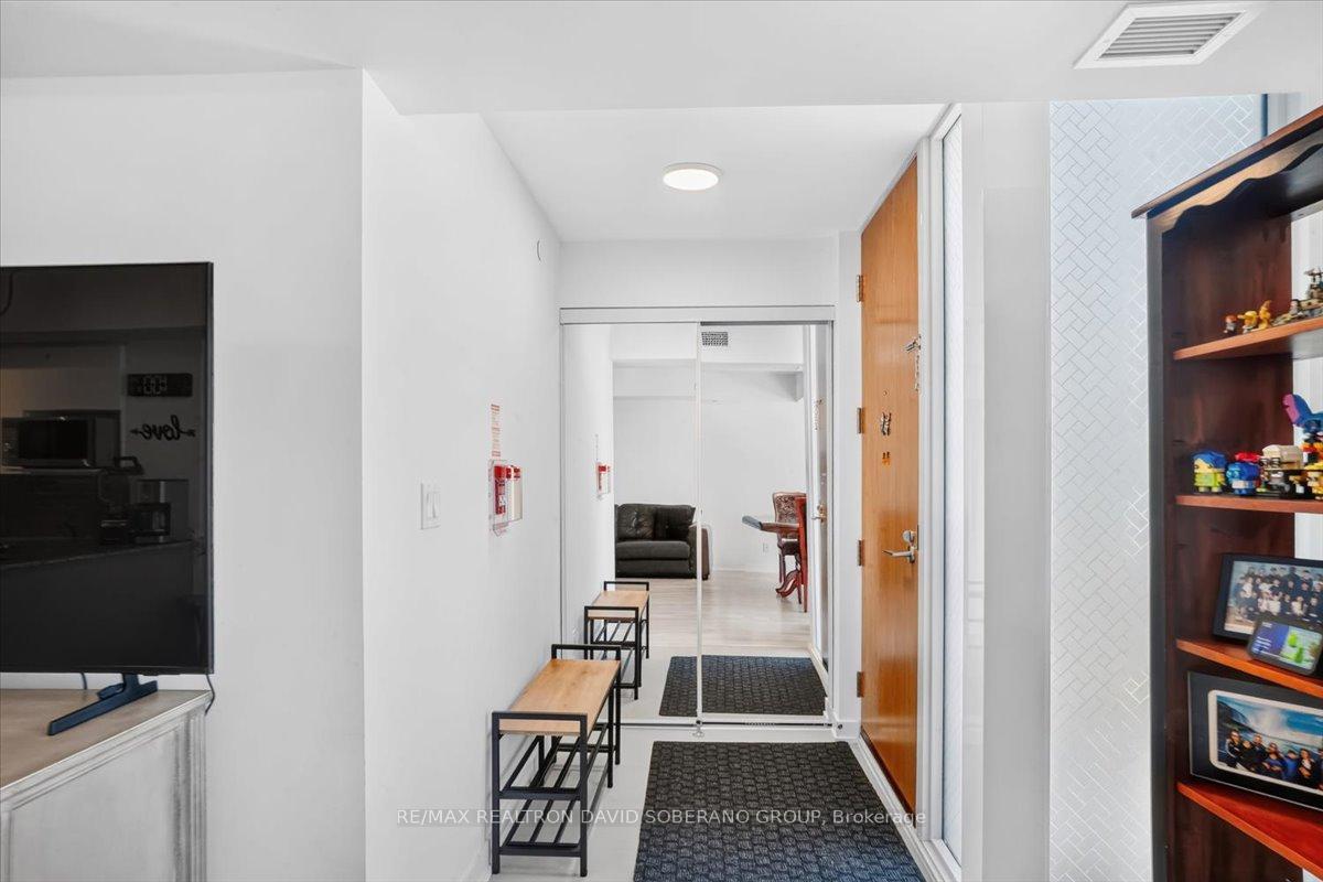 Photo 4 of Unit 4, 112 Varna Drive, Toronto, Englemount-Lawrence — HOMEH