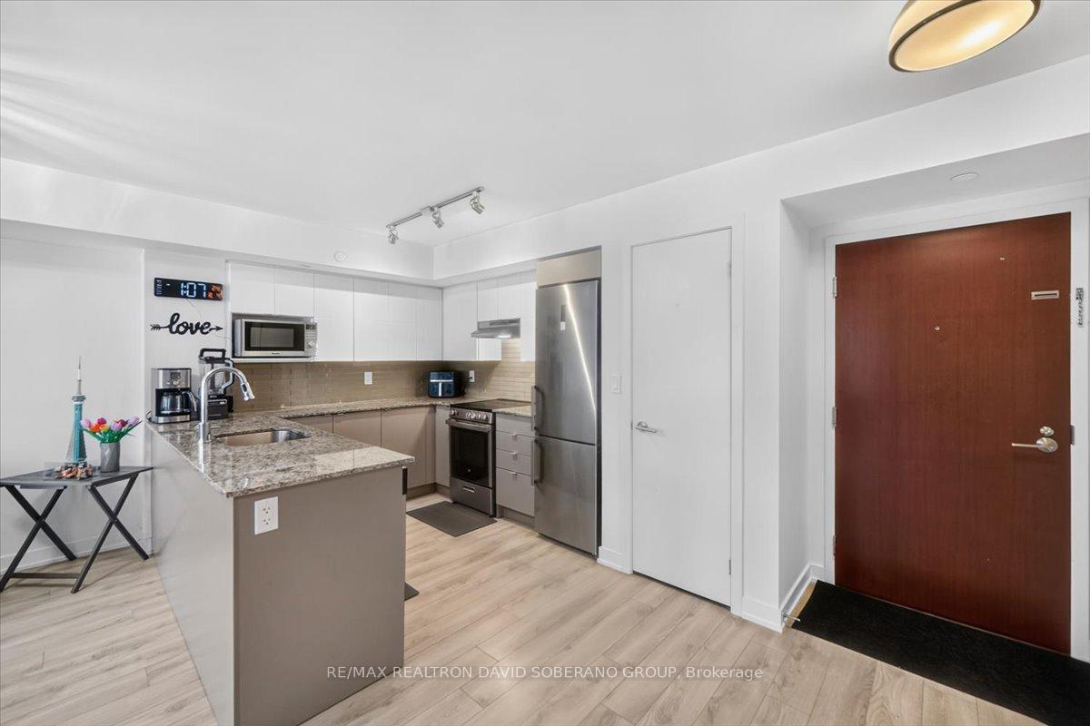Photo 5 of Unit 4, 112 Varna Drive, Toronto, Englemount-Lawrence — HOMEH