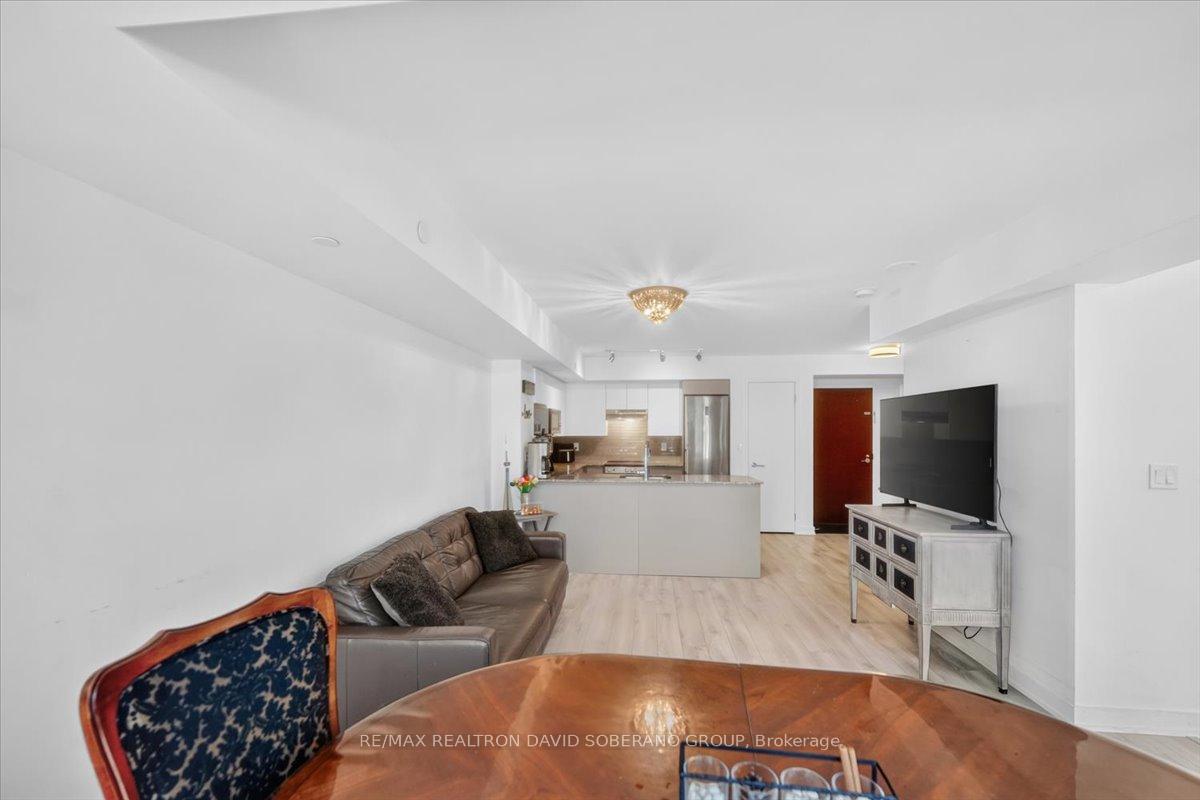 Photo 6 of Unit 4, 112 Varna Drive, Toronto, Englemount-Lawrence — HOMEH