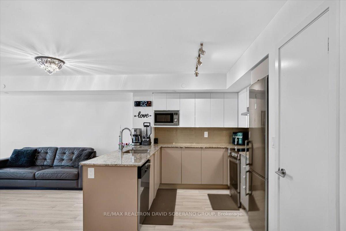Photo 10 of Unit 4, 112 Varna Drive, Toronto, Englemount-Lawrence — HOMEH