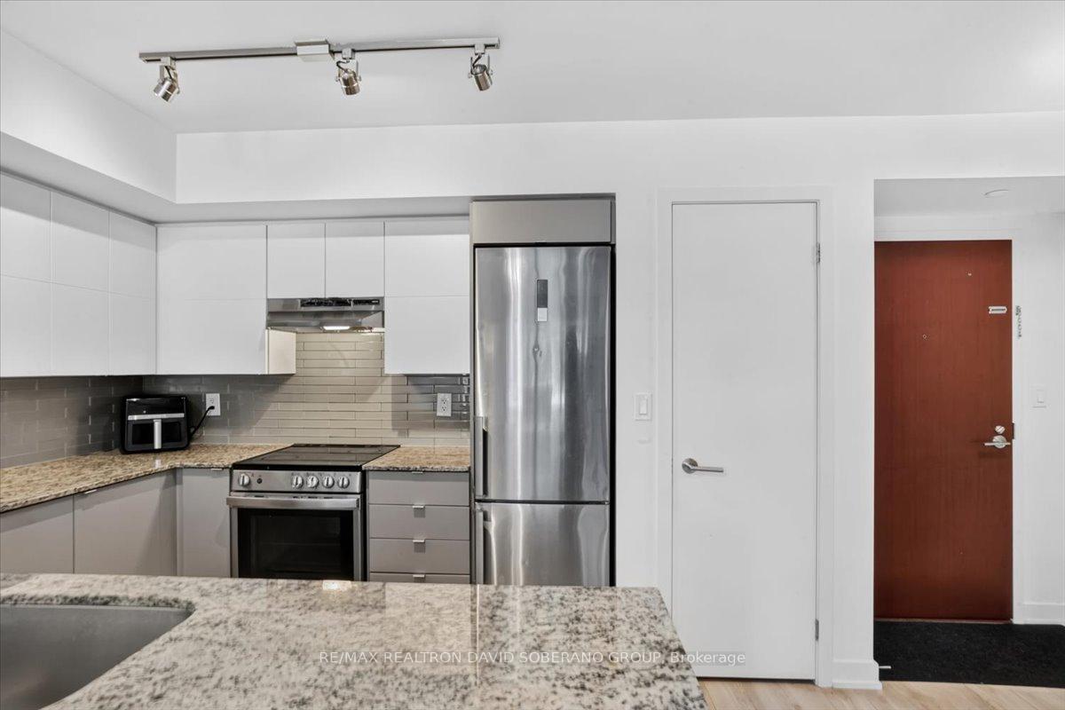 Photo 12 of Unit 4, 112 Varna Drive, Toronto, Englemount-Lawrence — HOMEH
