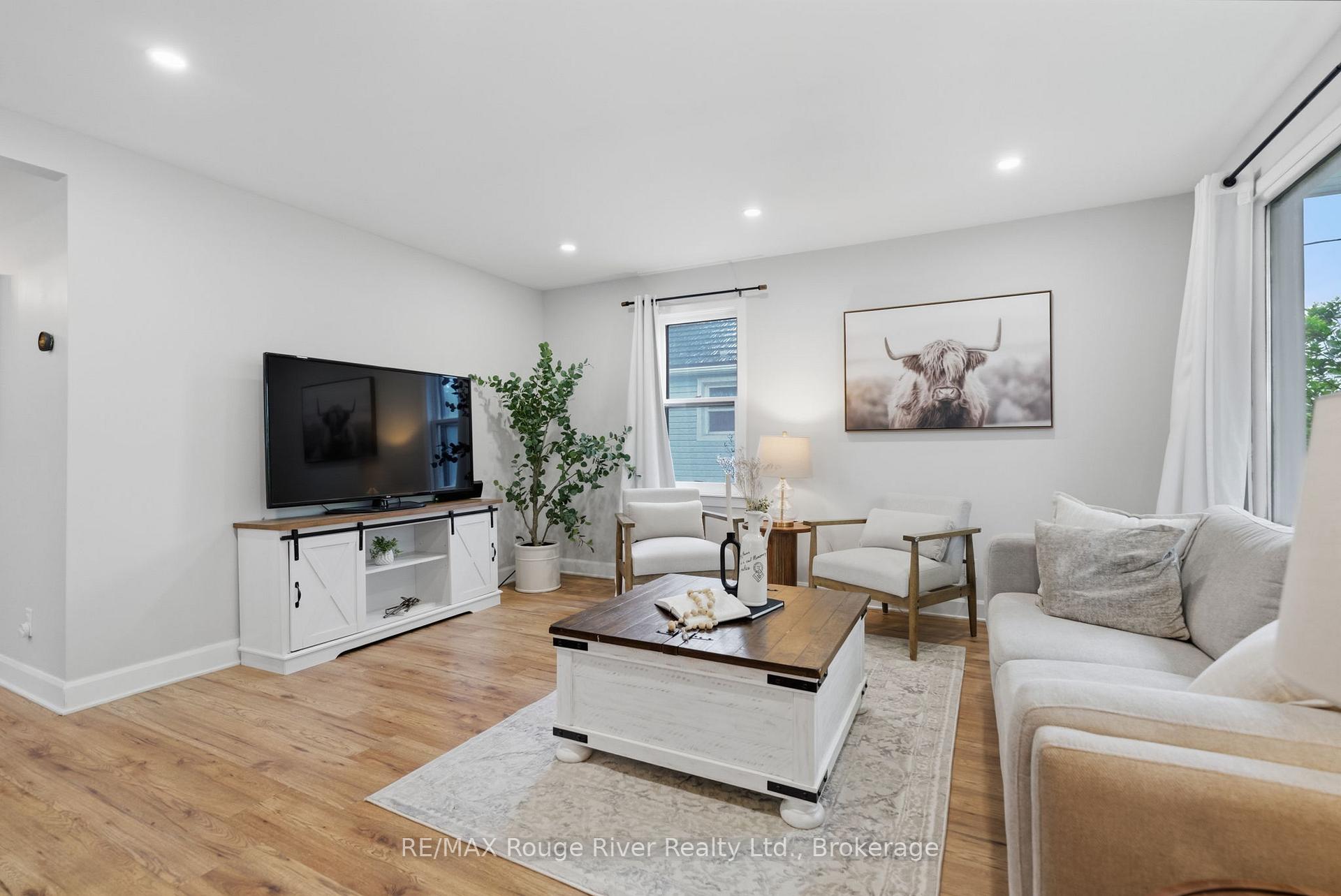Photo 5 of 152 Wilson Road S, Oshawa, Donevan — HOMEH