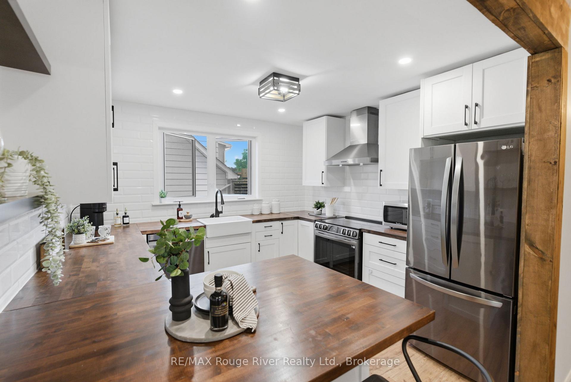 Photo 10 of 152 Wilson Road S, Oshawa, Donevan — HOMEH
