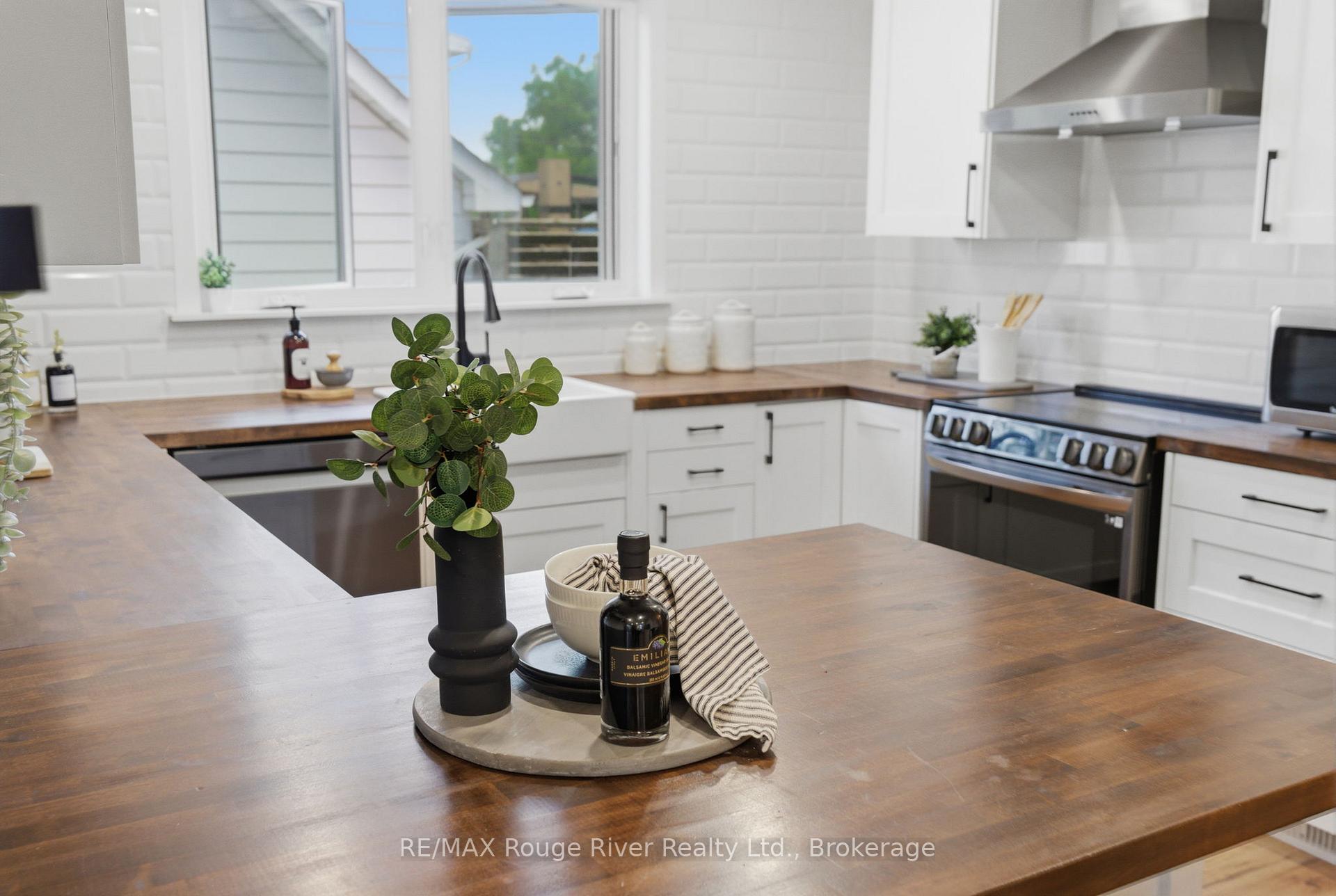 Photo 12 of 152 Wilson Road S, Oshawa, Donevan — HOMEH