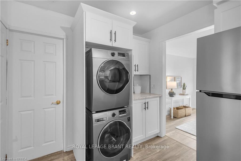 Photo 12 of 74 Eighth Avenue, Brantford, Eagle Place East — HOMEH
