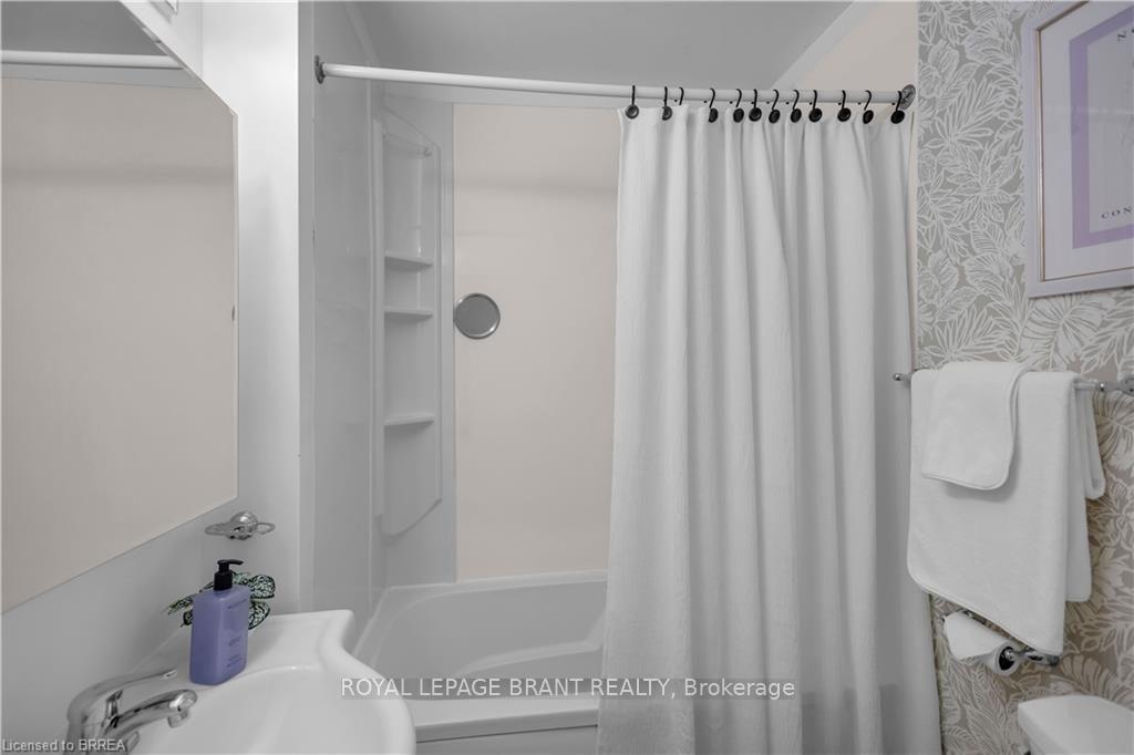 Photo 23 of 74 Eighth Avenue, Brantford, Eagle Place East — HOMEH
