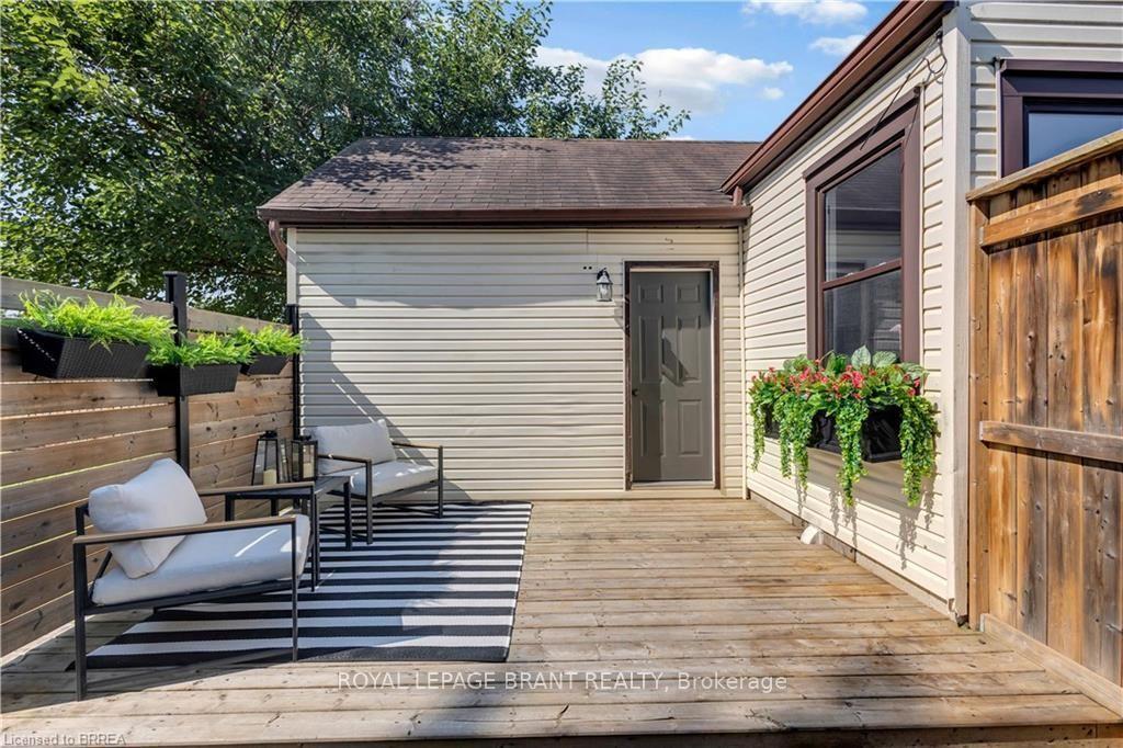 Photo 25 of 74 Eighth Avenue, Brantford, Eagle Place East — HOMEH