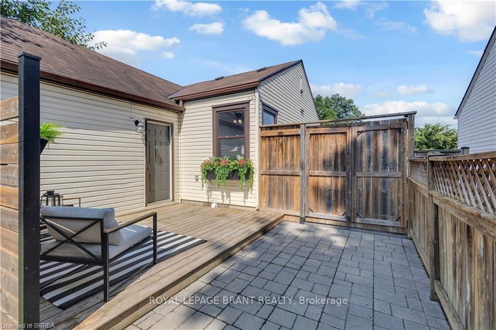 Photo 26 of 74 Eighth Avenue, Brantford, Eagle Place East — HOMEH