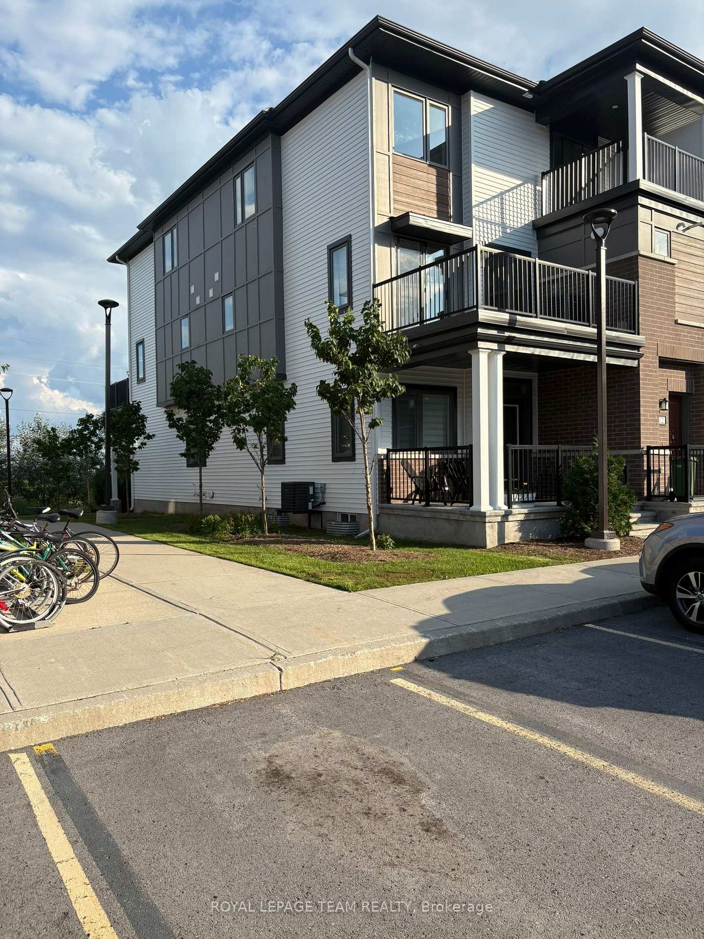 Photo 2 of 312 Pilot Private, Ottawa, Kanata - Emerald Meadows/Trailwest — HOMEH