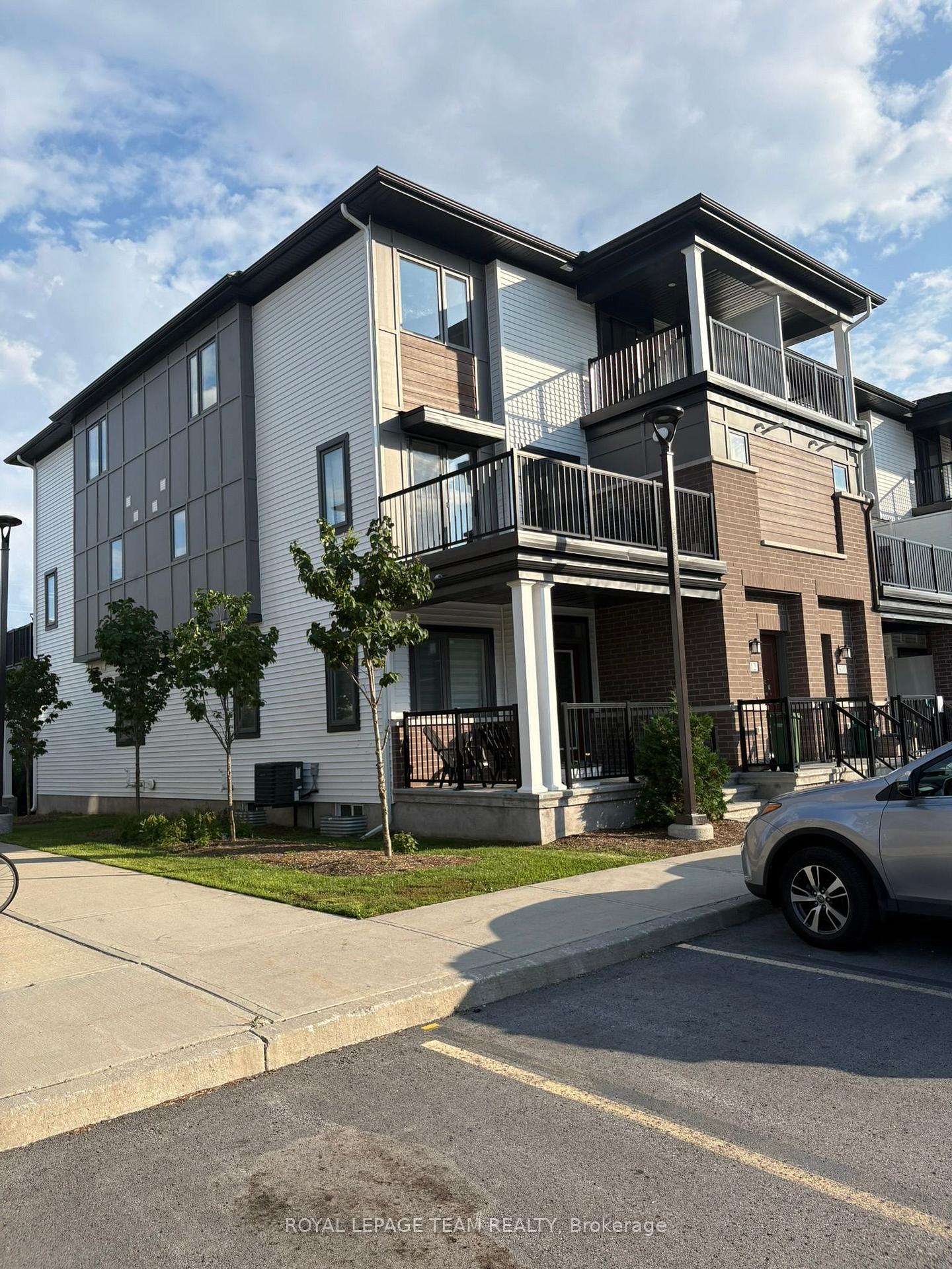 Photo 3 of 312 Pilot Private, Ottawa, Kanata - Emerald Meadows/Trailwest — HOMEH