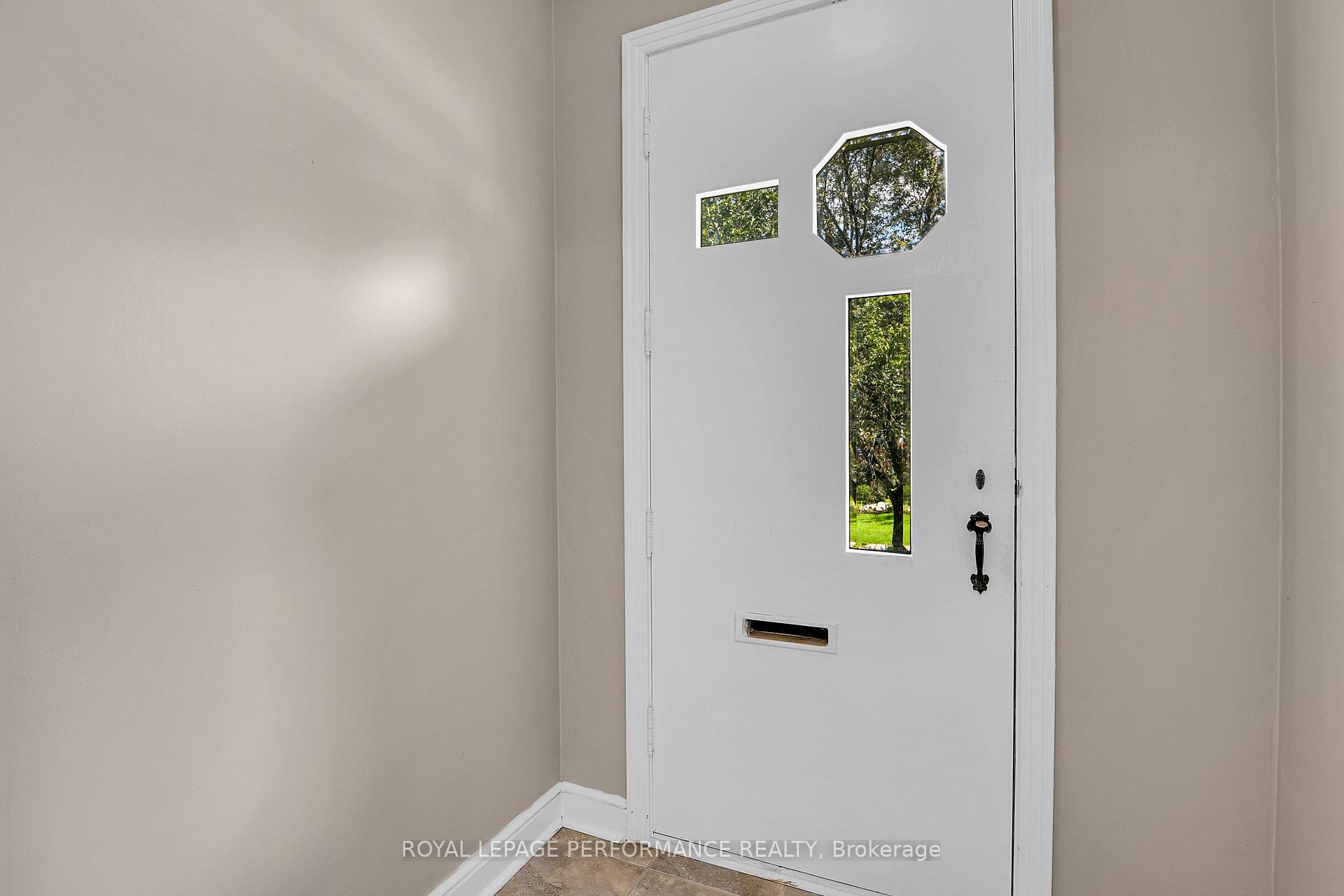 Photo 4 of 166 Winther Avenue, Ottawa, Applewood Acres — HOMEH