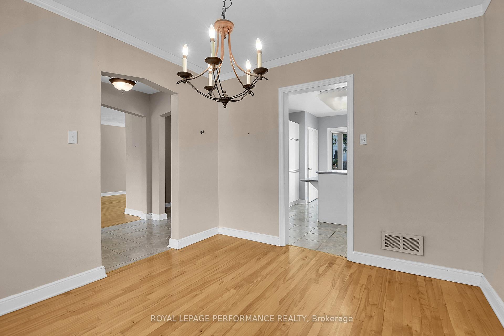 Photo 14 of 166 Winther Avenue, Ottawa, Applewood Acres — HOMEH
