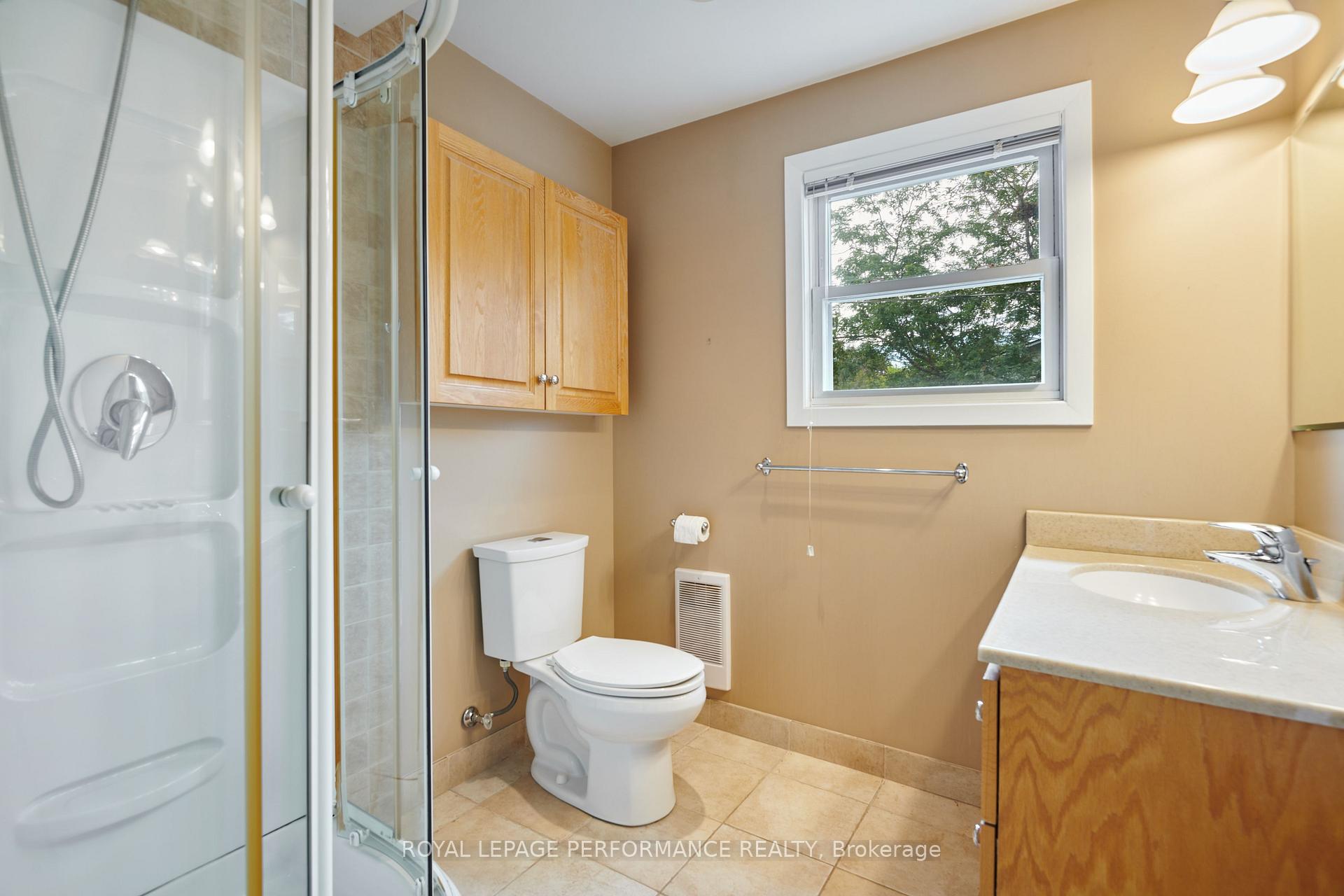 Photo 26 of 166 Winther Avenue, Ottawa, Applewood Acres — HOMEH