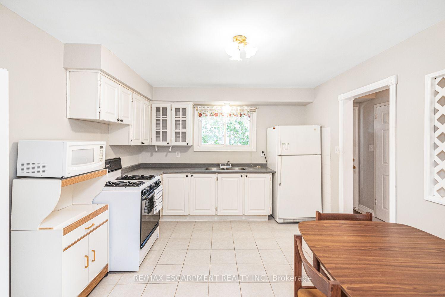 Photo 6 of 28 Riverdale Drive, Hamilton, Riverdale — HOMEH