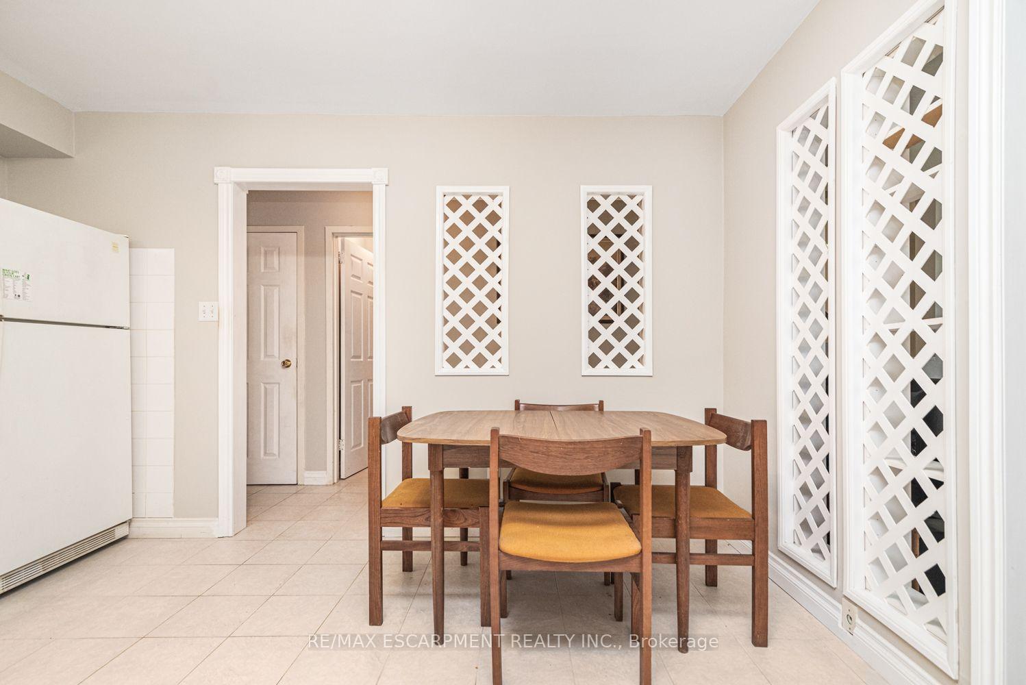 Photo 7 of 28 Riverdale Drive, Hamilton, Riverdale — HOMEH