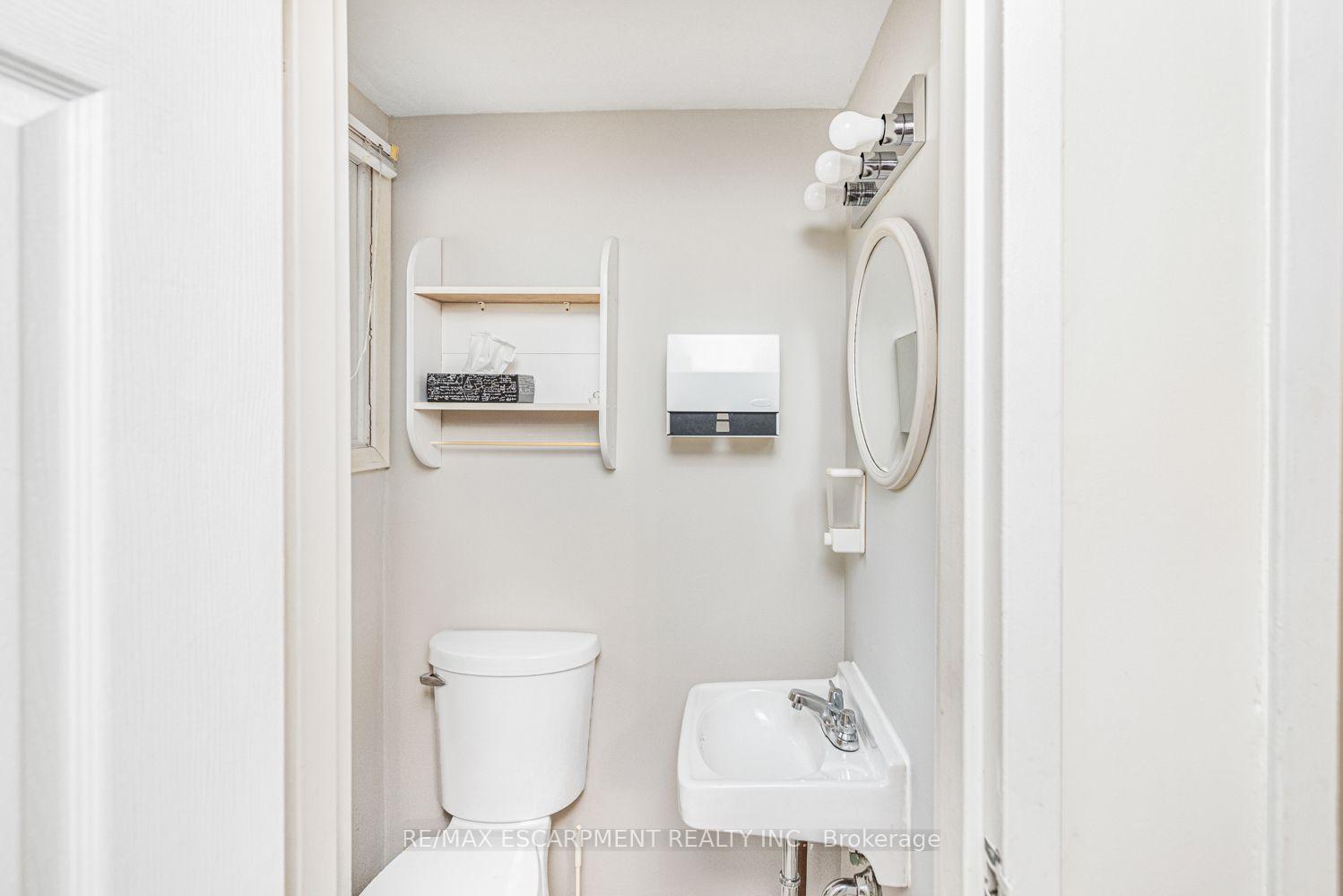 Photo 9 of 28 Riverdale Drive, Hamilton, Riverdale — HOMEH