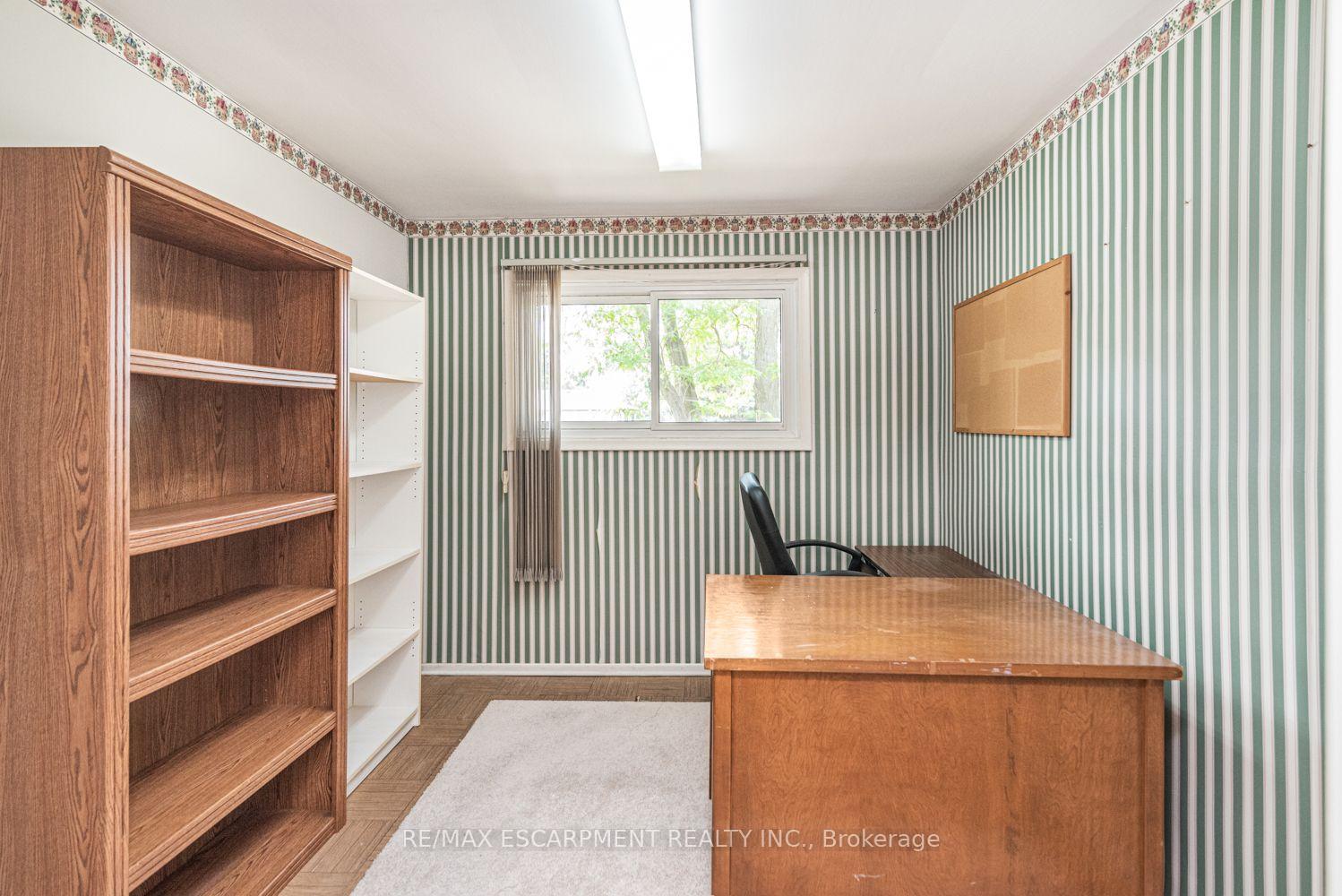 Photo 10 of 28 Riverdale Drive, Hamilton, Riverdale — HOMEH