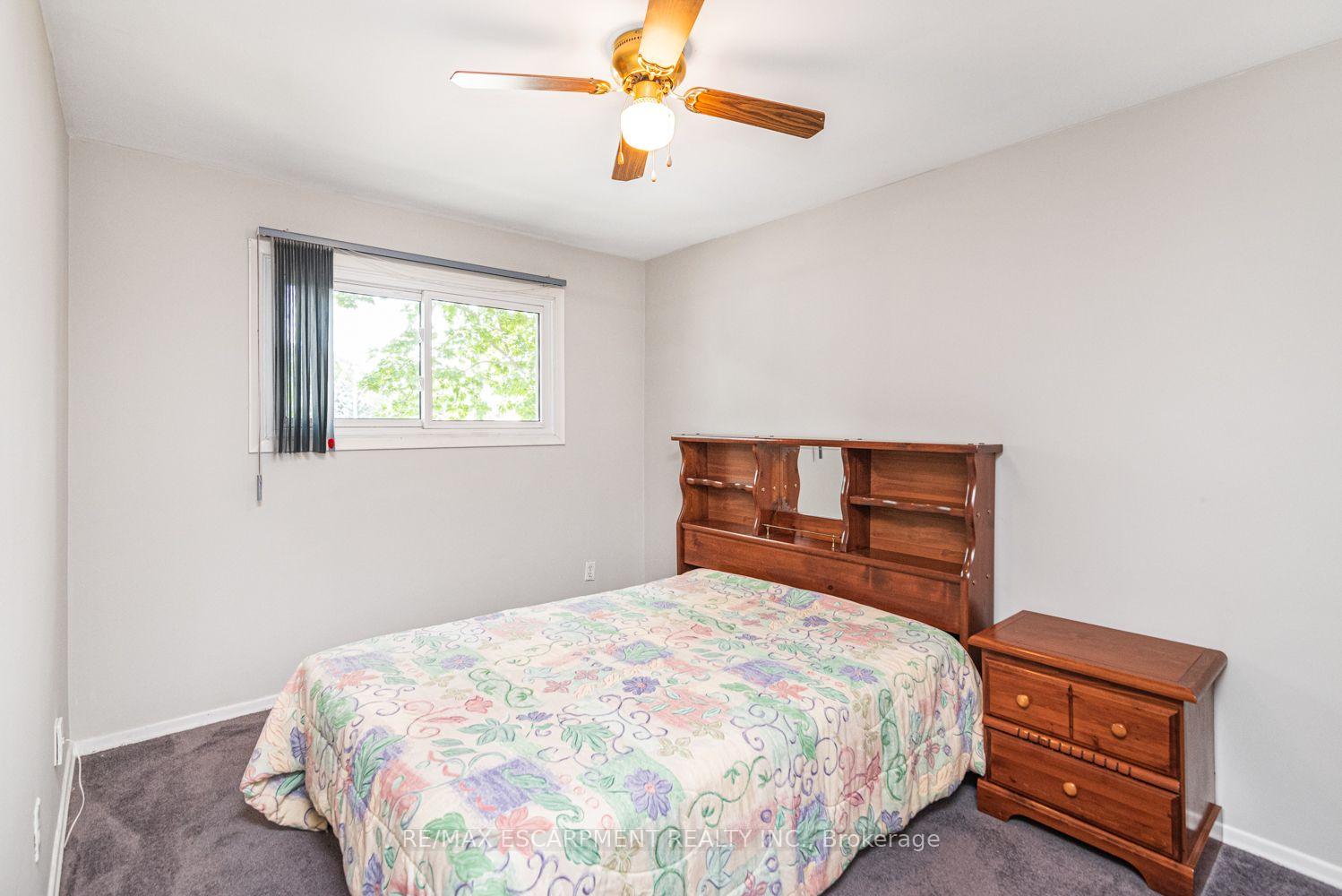 Photo 11 of 28 Riverdale Drive, Hamilton, Riverdale — HOMEH