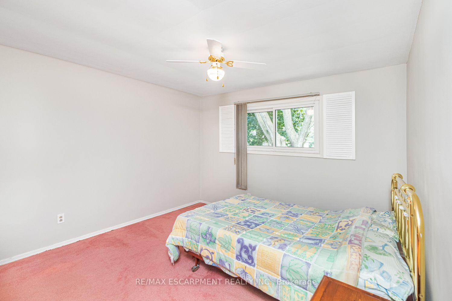 Photo 12 of 28 Riverdale Drive, Hamilton, Riverdale — HOMEH
