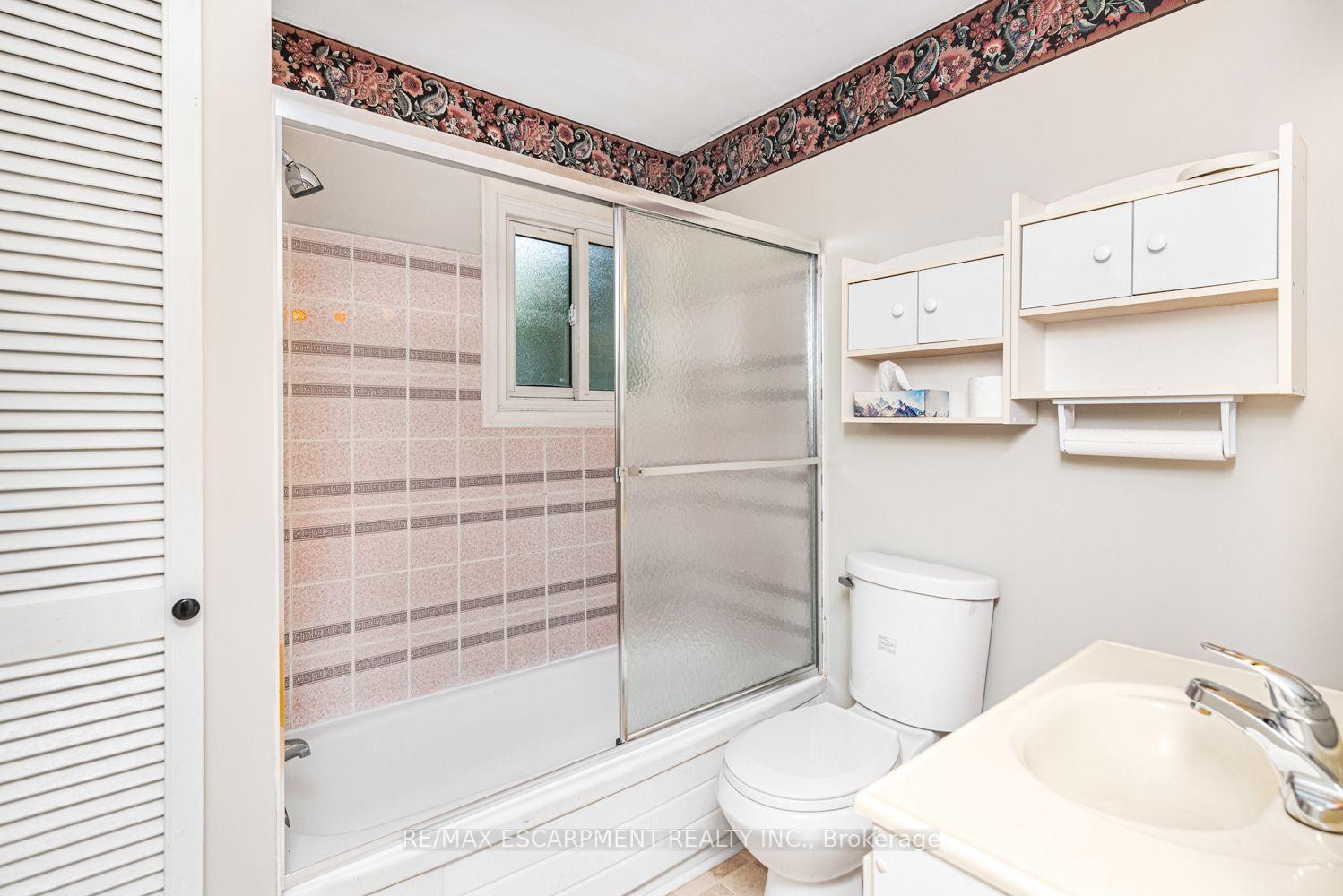 Photo 13 of 28 Riverdale Drive, Hamilton, Riverdale — HOMEH