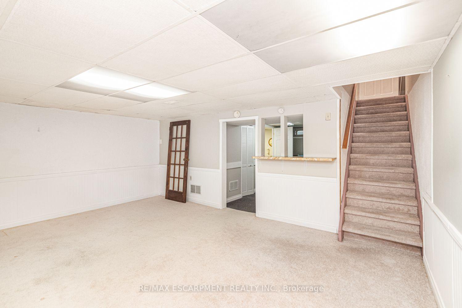 Photo 15 of 28 Riverdale Drive, Hamilton, Riverdale — HOMEH