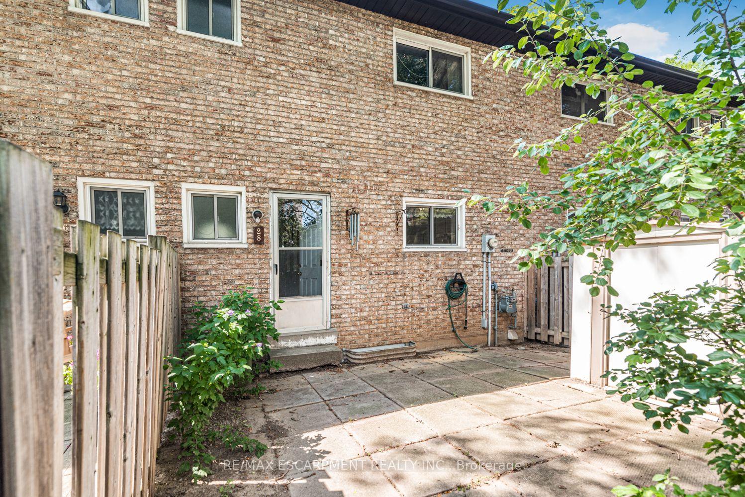 Photo 18 of 28 Riverdale Drive, Hamilton, Riverdale — HOMEH