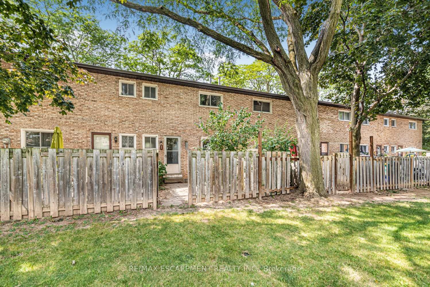 Photo 19 of 28 Riverdale Drive, Hamilton, Riverdale — HOMEH