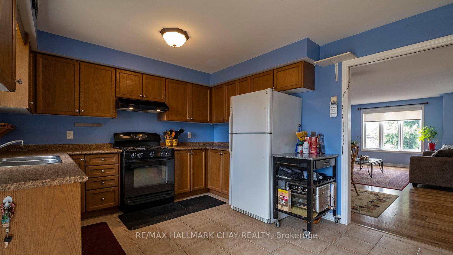 Photo 12 of 139 Wawinet Street, Midland — HOMEH