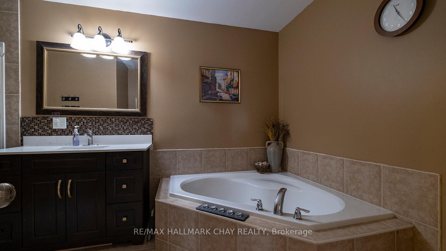 Photo 24 of 139 Wawinet Street, Midland — HOMEH
