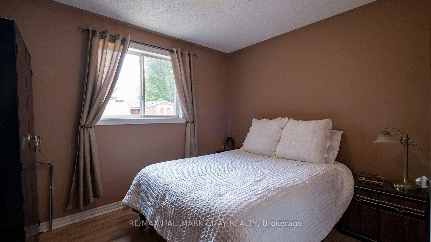 Photo 25 of 139 Wawinet Street, Midland — HOMEH