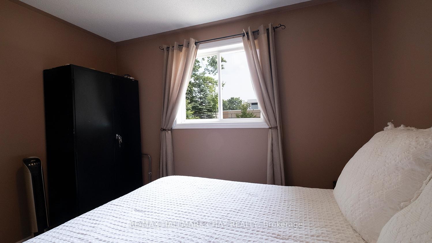 Photo 27 of 139 Wawinet Street, Midland — HOMEH