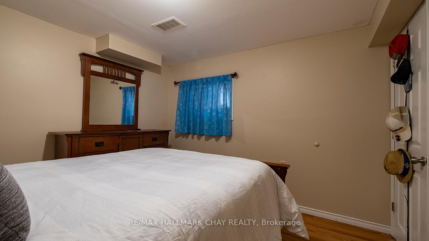Photo 33 of 139 Wawinet Street, Midland — HOMEH
