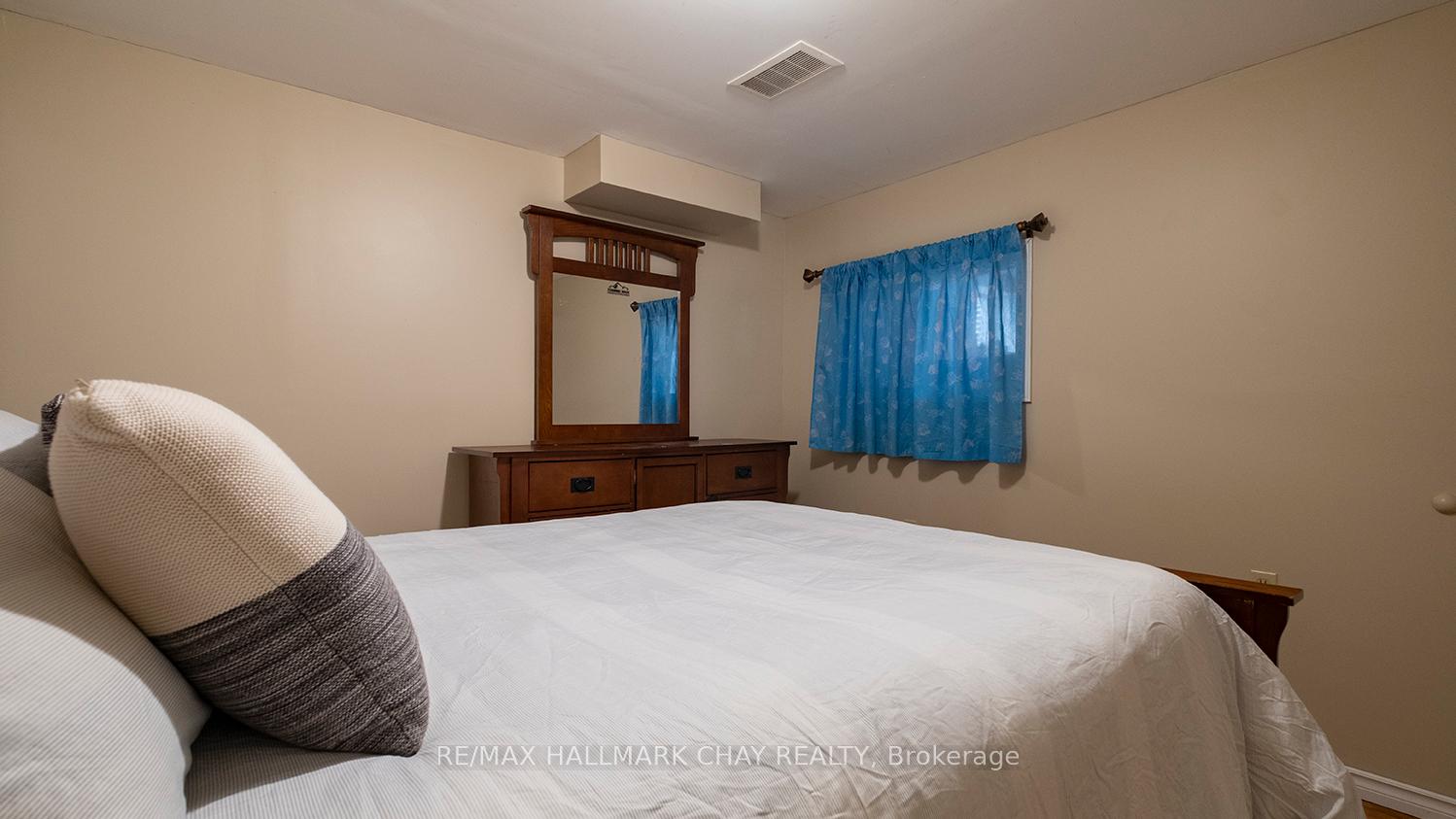 Photo 34 of 139 Wawinet Street, Midland — HOMEH
