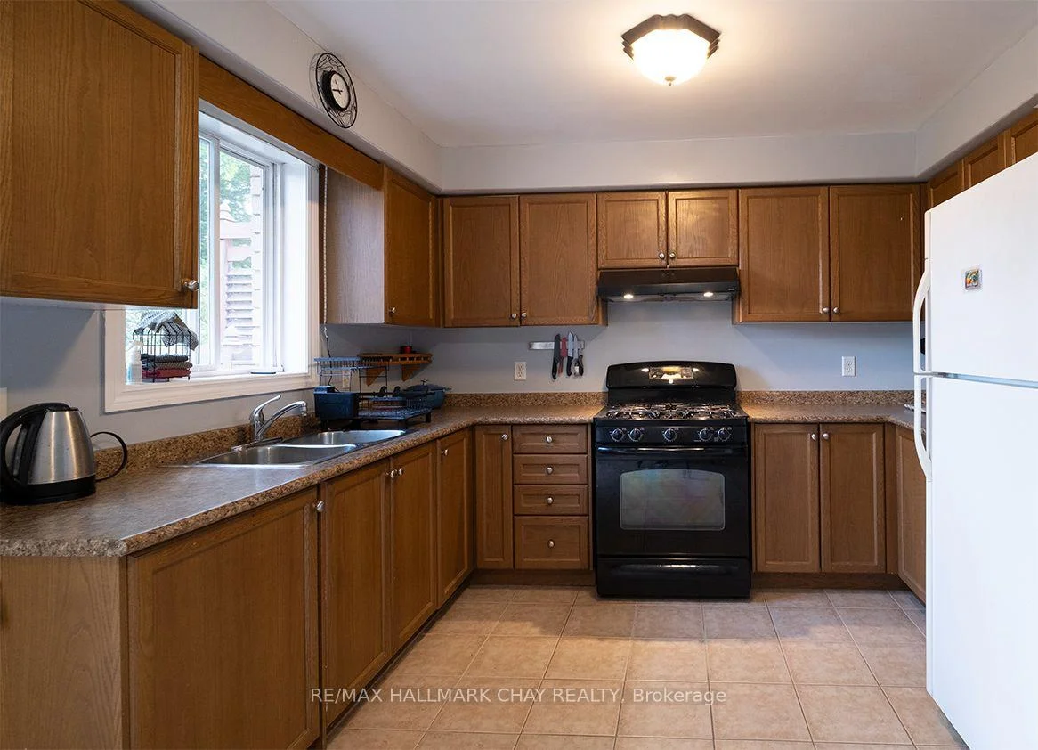 Photo 13 of 139 Wawinet Street, Midland — HOMEH
